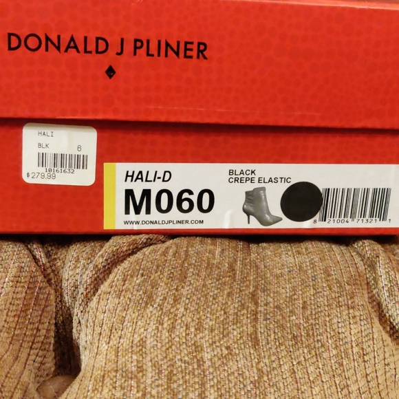 Donald J. Planer genuine leather inside, patent details outside. Leather toe. - Picture 3 of 4